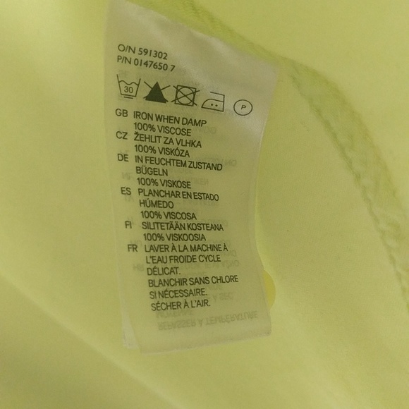 H&M Divided Limon Sleeveless Button Down Hi-Lo Blouse 6 - Picture 3 of 5